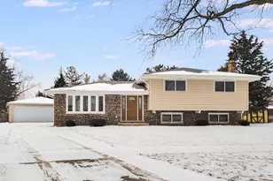 539 W Eggerding Dr, Addison, IL 60101 - Photo 1