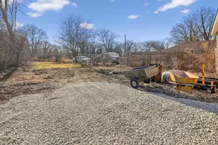 315 Oldfield Rd, Downers Grove, IL 60516 - Photo 13