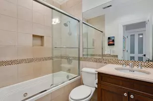 37 E Elm St, Chicago, IL 60611 - Photo 25