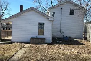 221 N 9th St, Rochelle, IL 61068 - Photo 17