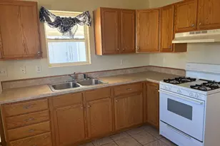 221 N 9th St, Rochelle, IL 61068 - Photo 5