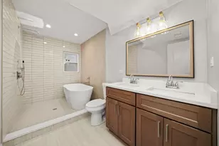 7925 William Dr, Willowbrook, IL 60527 - Photo 11