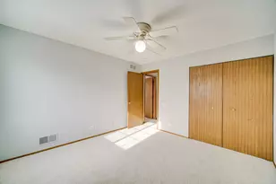 369 Gregory St, Aurora, IL 60504 - Photo 15