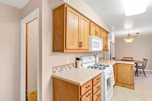 187 Alfred Dr, Sycamore, IL 60178 - Photo 7