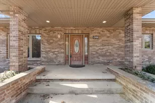 811 Sunset Dr, Mahomet, IL 61853 - Photo 3