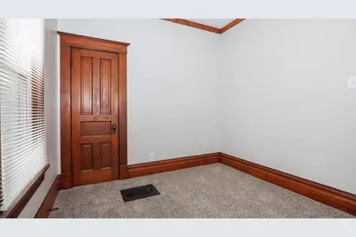 907 E Madison Street, Pontiac, IL 61764 - Photo 13