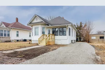 907 E Madison Street, Pontiac, IL 61764 - Photo 1
