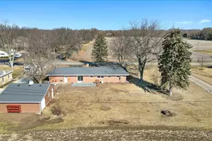 1410 Freed Rd, Sycamore, IL 60178 - Photo 7