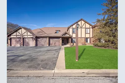 1705 Lakecliffe Drive #D, Wheaton, IL 60189 - Photo 1