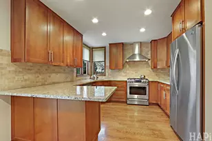 1221 Golf View Dr, Woodridge, IL 60517 - Photo 11