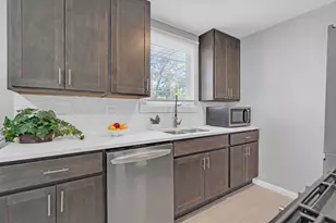 403 Arrowhead Trail, Carol Stream, IL 60188 - Photo 7