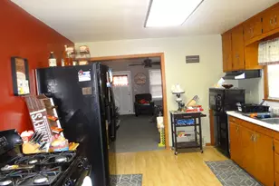 831 Douglas St, Morris, IL 60450 - Photo 3