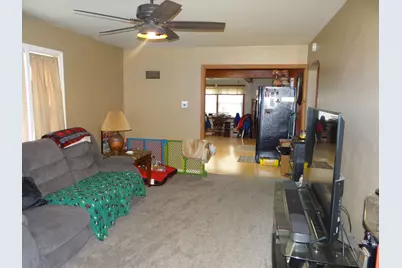 831 Douglas Street, Morris, IL 60450 - Photo 5