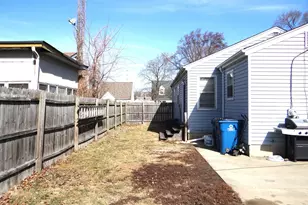 831 Douglas St, Morris, IL 60450 - Photo 9