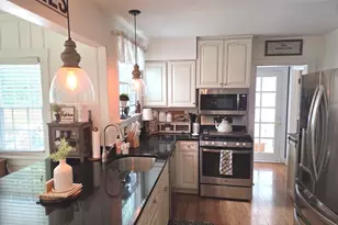 907 W Hovey Ave, Normal, IL 61761 - Photo 9