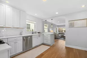 212 Woodstock Ave, Clarendon Hills, IL 60514 - Photo 9