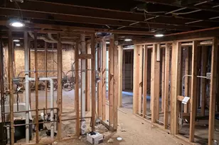 8549 S Kingston Ave, Chicago, IL 60617 - Photo 5