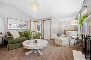 2731 Arrowhead Dr, Bloomington, IL 61704 - Photo 5