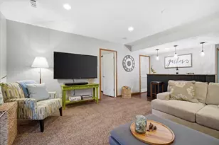 2731 Arrowhead Dr, Bloomington, IL 61704 - Photo 9