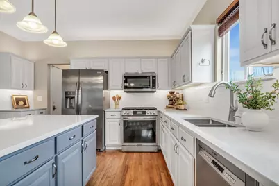 7817 Cascade Way, Gurnee, IL 60031 - Photo 11