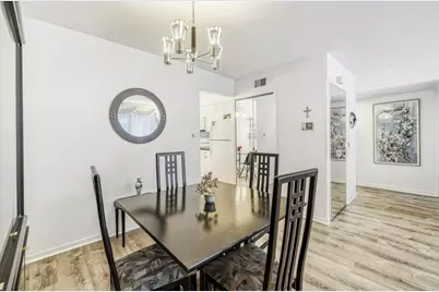 9387 Bay Colony Drive #3W, Des Plaines, IL 60016 - Photo 3