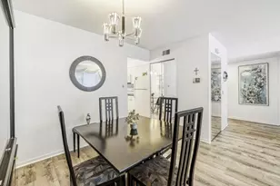 9387 Bay Colony Dr, Des Plaines, IL 60016 - Photo 3