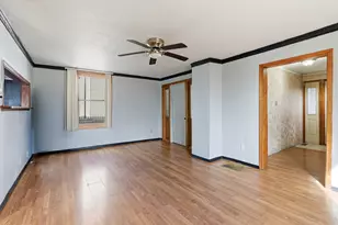 557 Binder St, Aurora, IL 60505 - Photo 3