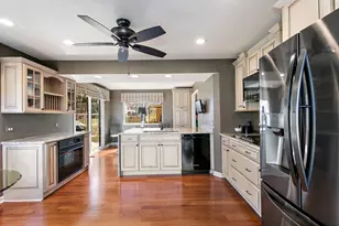 814 Oak Hill Rd, Lake Barrington, IL 60010 - Photo 9