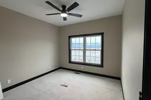 10398 E Clara Ave, Rochelle, IL 61068 - Photo 7