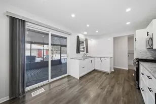 7635 S Oconto Ave, Bridgeview, IL 60455 - Photo 9