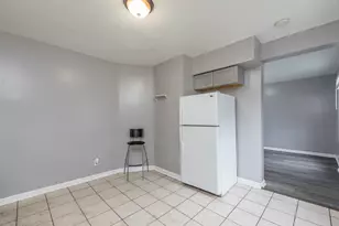 205 S Park Ave, Waukegan, IL 60085 - Photo 7