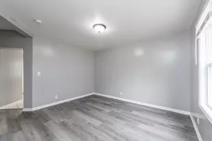 205 S Park Ave, Waukegan, IL 60085 - Photo 11