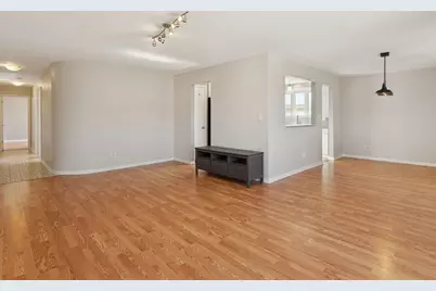 8225 N Niles Center Road N #309, Skokie, IL 60077 - Photo 7