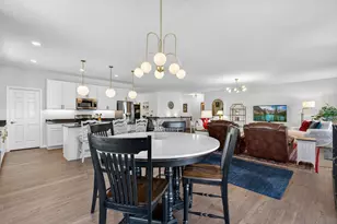 429 Fairway Ln, Sycamore, IL 60178 - Photo 7