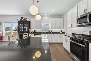 429 Fairway Ln, Sycamore, IL 60178 - Photo 9