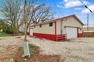 225 E Pine St, Paxton, IL 60957 - Photo 5