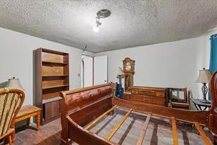 225 E Pine St, Paxton, IL 60957 - Photo 21