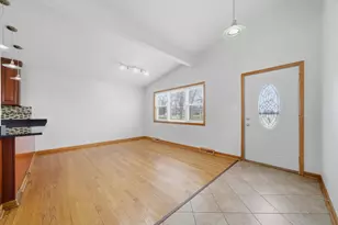 10725 S Rutherford Ave, Worth, IL 60482 - Photo 9