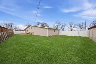 10725 S Rutherford Ave, Worth, IL 60482 - Photo 5