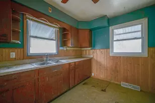 631 Haish Blvd, Dekalb, IL 60115 - Photo 5