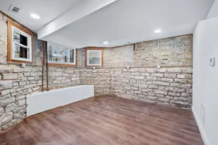 2624 N Albany Ave, Chicago, IL 60647 - Photo 3