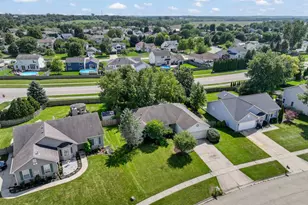 5805 Castlewood Trail, McHenry, IL 60050 - Photo 37