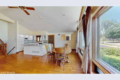 270 W Fremont Avenue, Elmhurst, IL 60126 - Photo 3