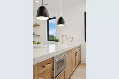 957 N Winchester Parkway #2, Chicago, IL 60622 - Photo 13