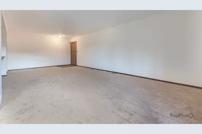 1840 W Highland Avenue #E-105, Elgin, IL 60123 - Photo 5