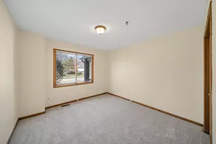 910 Thornwood Dr, Saint Charles, IL 60174 - Photo 17