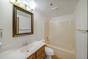 910 Thornwood Dr, Saint Charles, IL 60174 - Photo 13