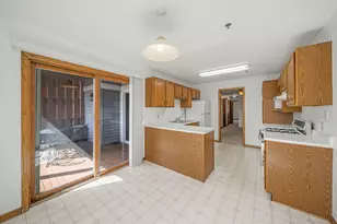 910 Thornwood Dr, Saint Charles, IL 60174 - Photo 7