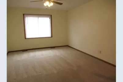 910 Thornwood Drive #910, Saint Charles, IL 60174 - Photo 9