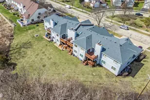 910 Thornwood Dr, Saint Charles, IL 60174 - Photo 33